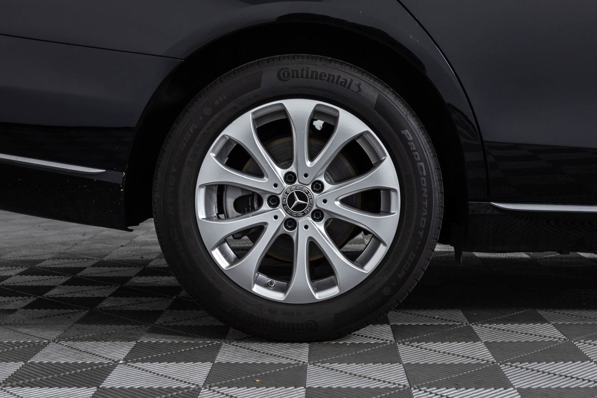 Used 2019 Mercedes-Benz E 300 4MATIC w/ Premium 1 Package image 46