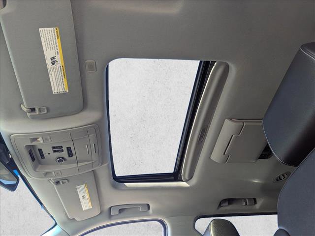 Used 2018 Chevrolet Suburban Premier RWD image 16