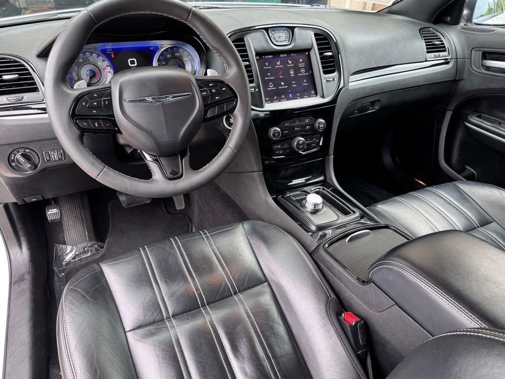 Used 2023 Chrysler 300 S RWD image 2