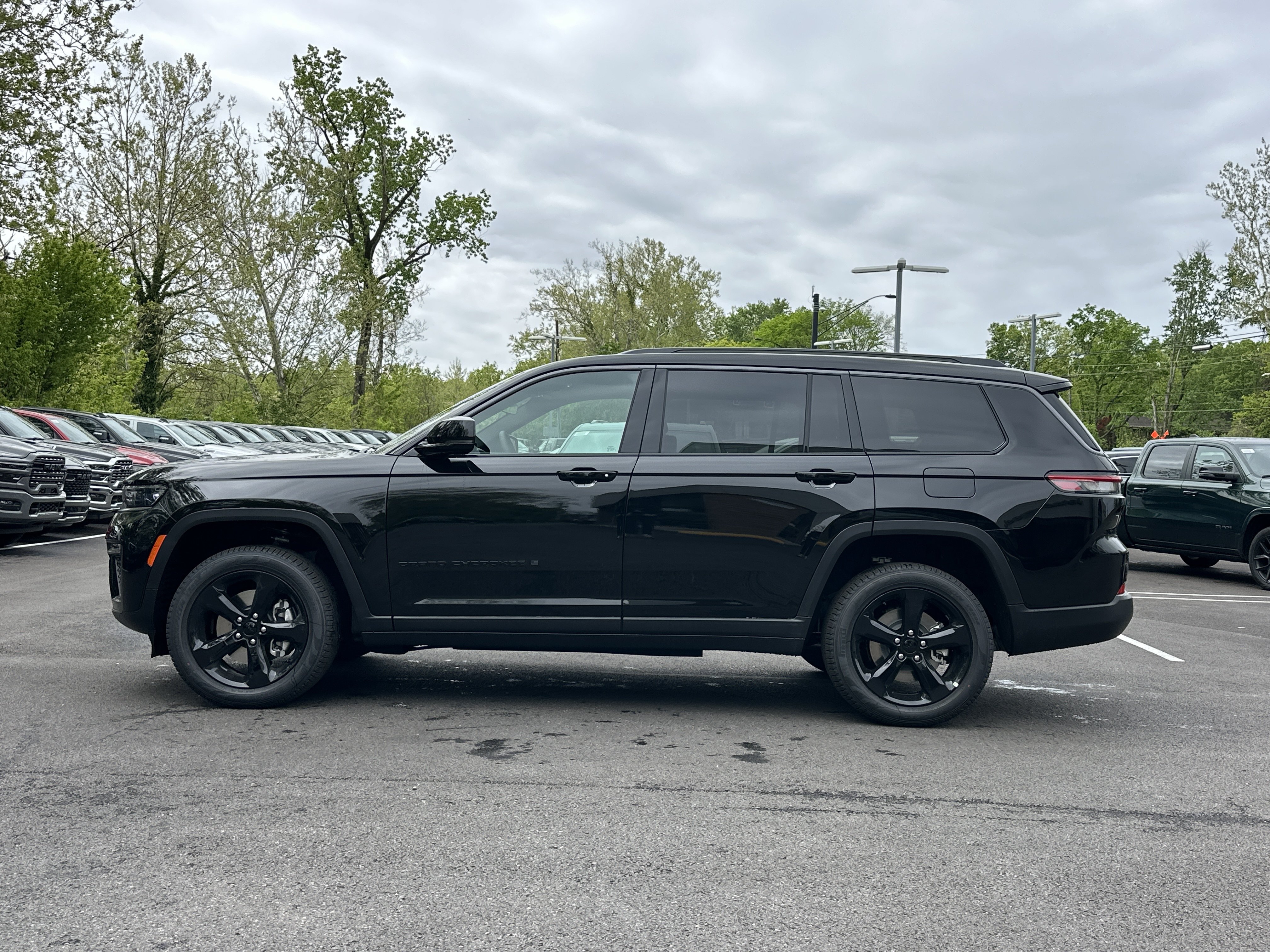 New 2026 Jeep Grand Cherokee L Limited w/ Limited Altitude Package AWD/4WD image 23