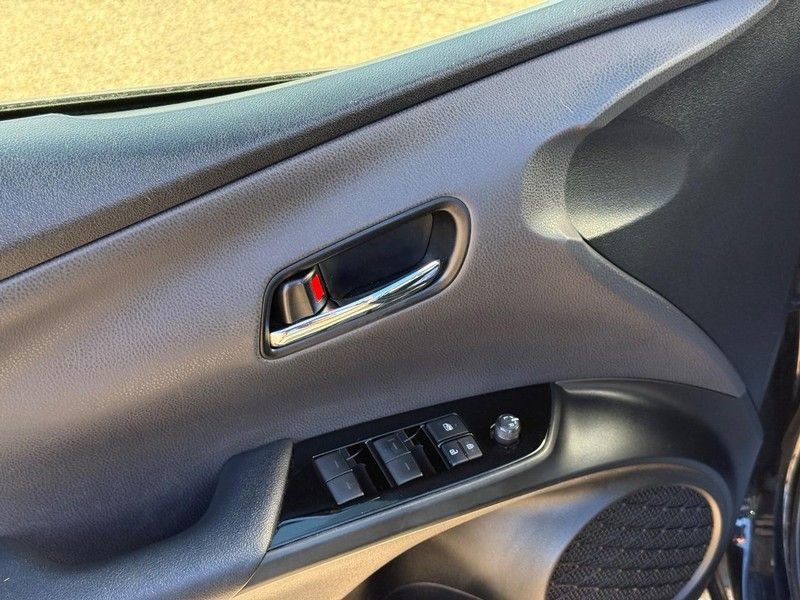 Used 2019 Toyota Prius LE image 18