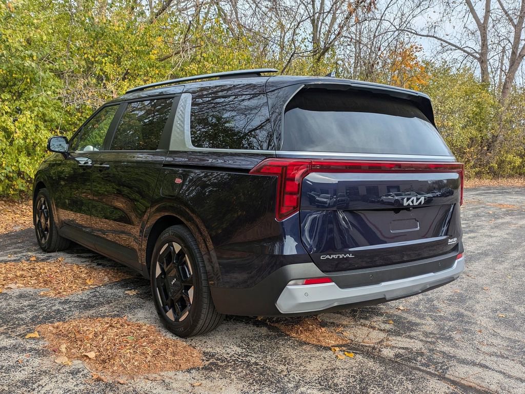 Used 2025 Kia Carnival EX image 5
