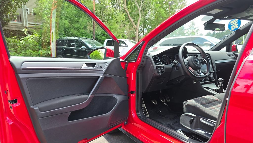 Used 2018 Volkswagen Golf 4-Door FWD image 55