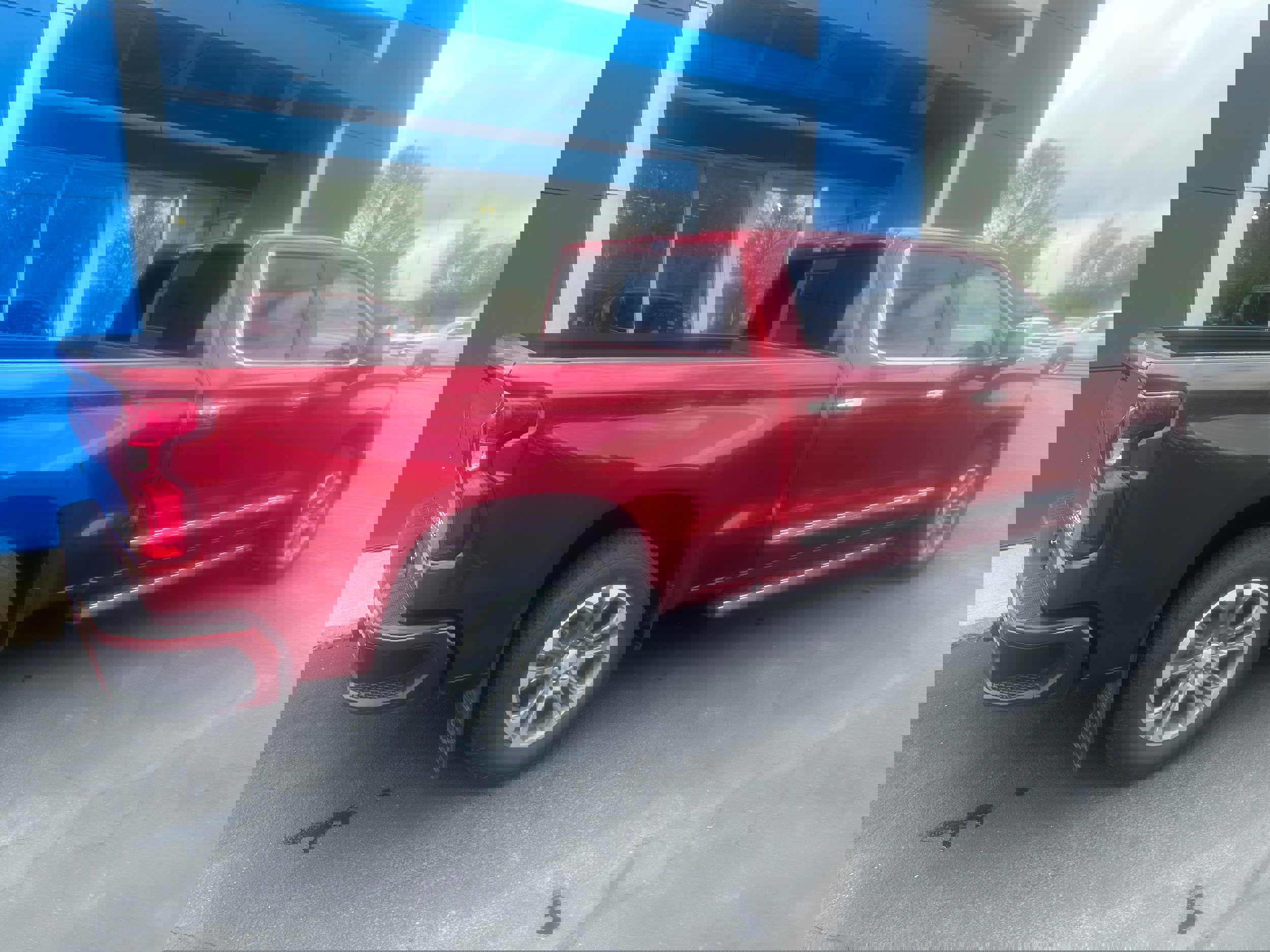 Used 2024 Chevrolet Silverado 1500 High Country w/ Technology Package image 2