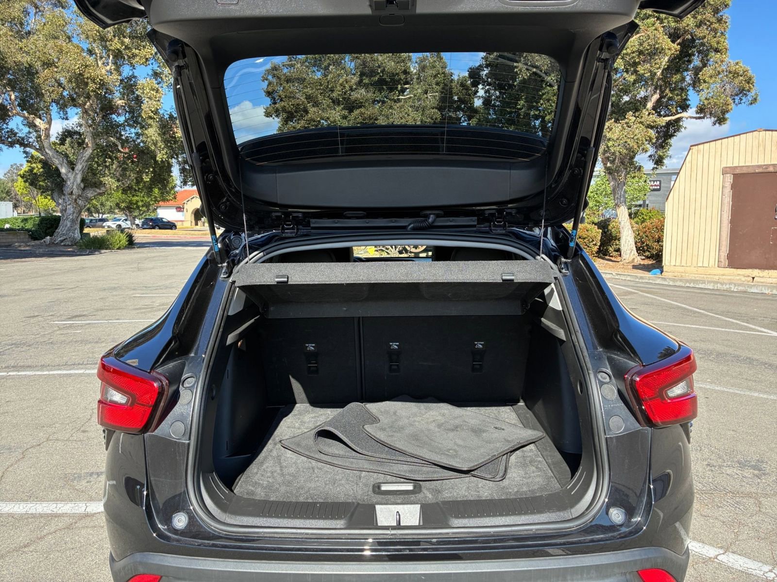 Used 2025 Chevrolet Trax LT image 30