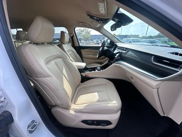 Used 2022 Jeep Grand Cherokee L Limited AWD/4WD image 29