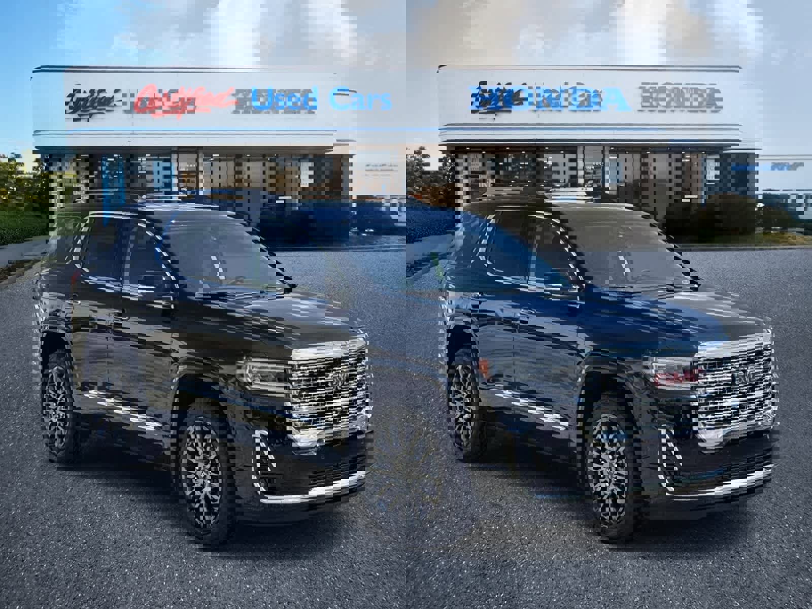 Used 2023 GMC Acadia Denali w/ Black Diamond Edition image 7