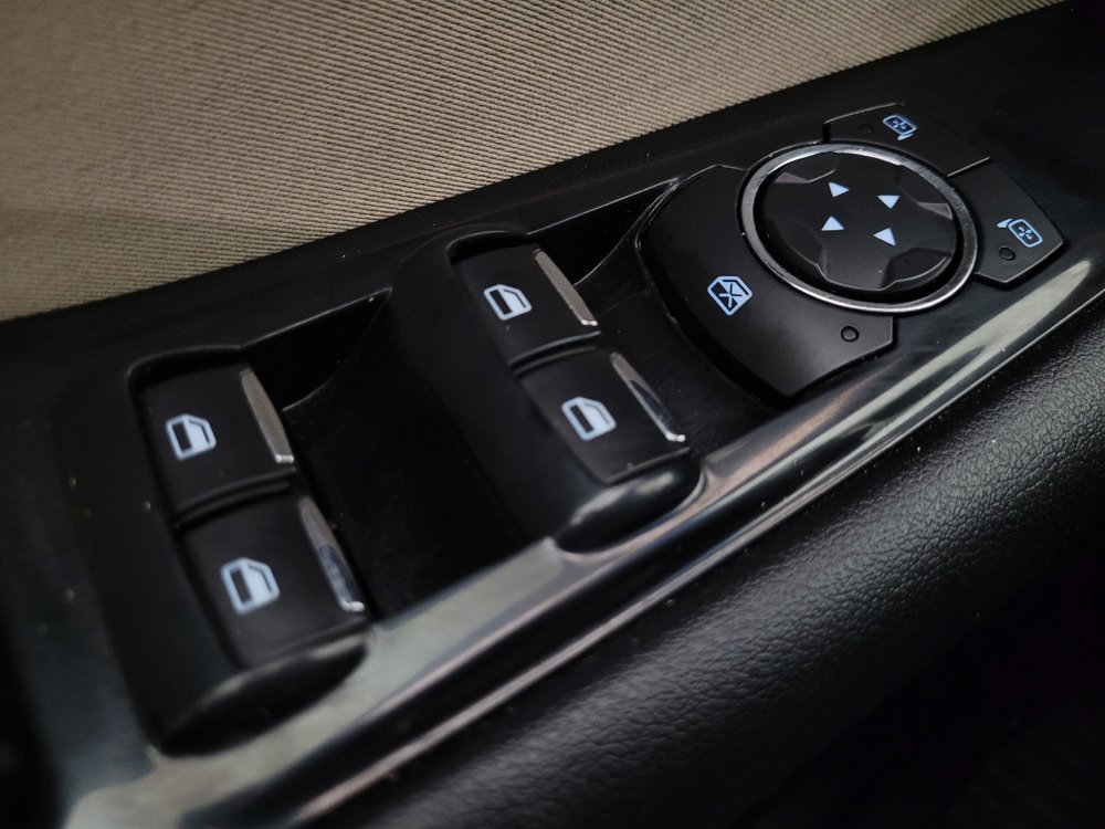 Used 2016 Ford Edge SEL AWD/4WD image 27