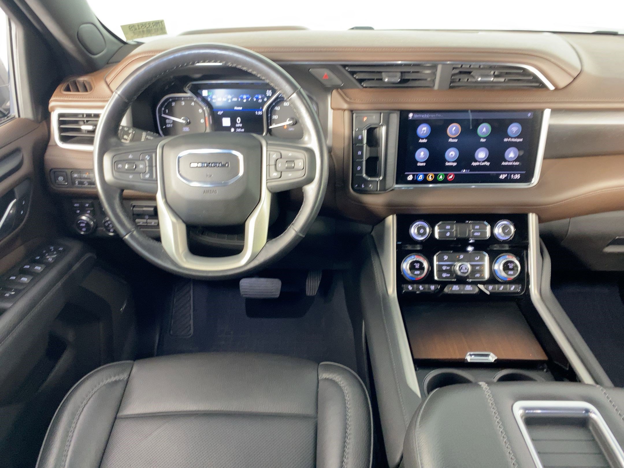 Used 2021 GMC Yukon Denali w/ Denali Premium Package image 4