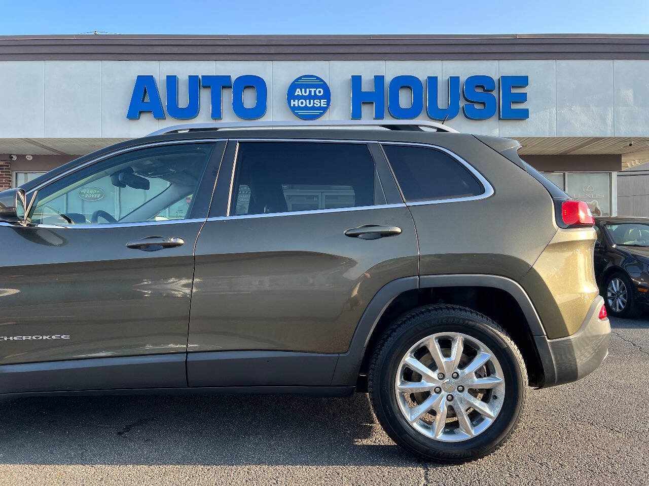 Used 2015 Jeep Cherokee Limited AWD/4WD image 32