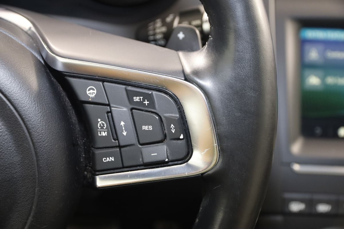 Used 2018 Jaguar E-PACE R-Dynamic S AWD/4WD image 35