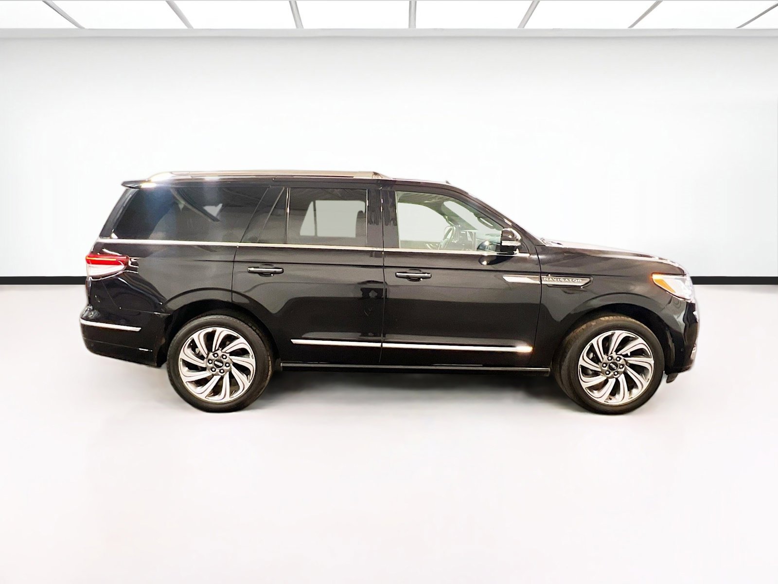 Used 2024 Lincoln Navigator Reserve image 26