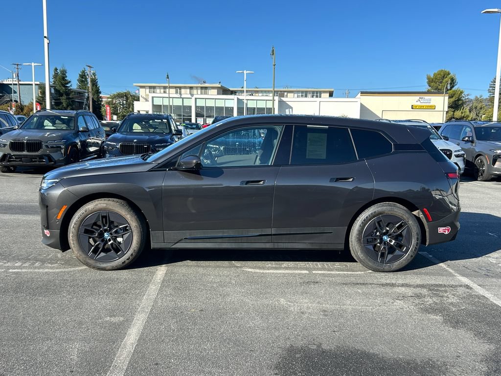 Used 2024 BMW iX xDrive50 AWD/4WD image 2