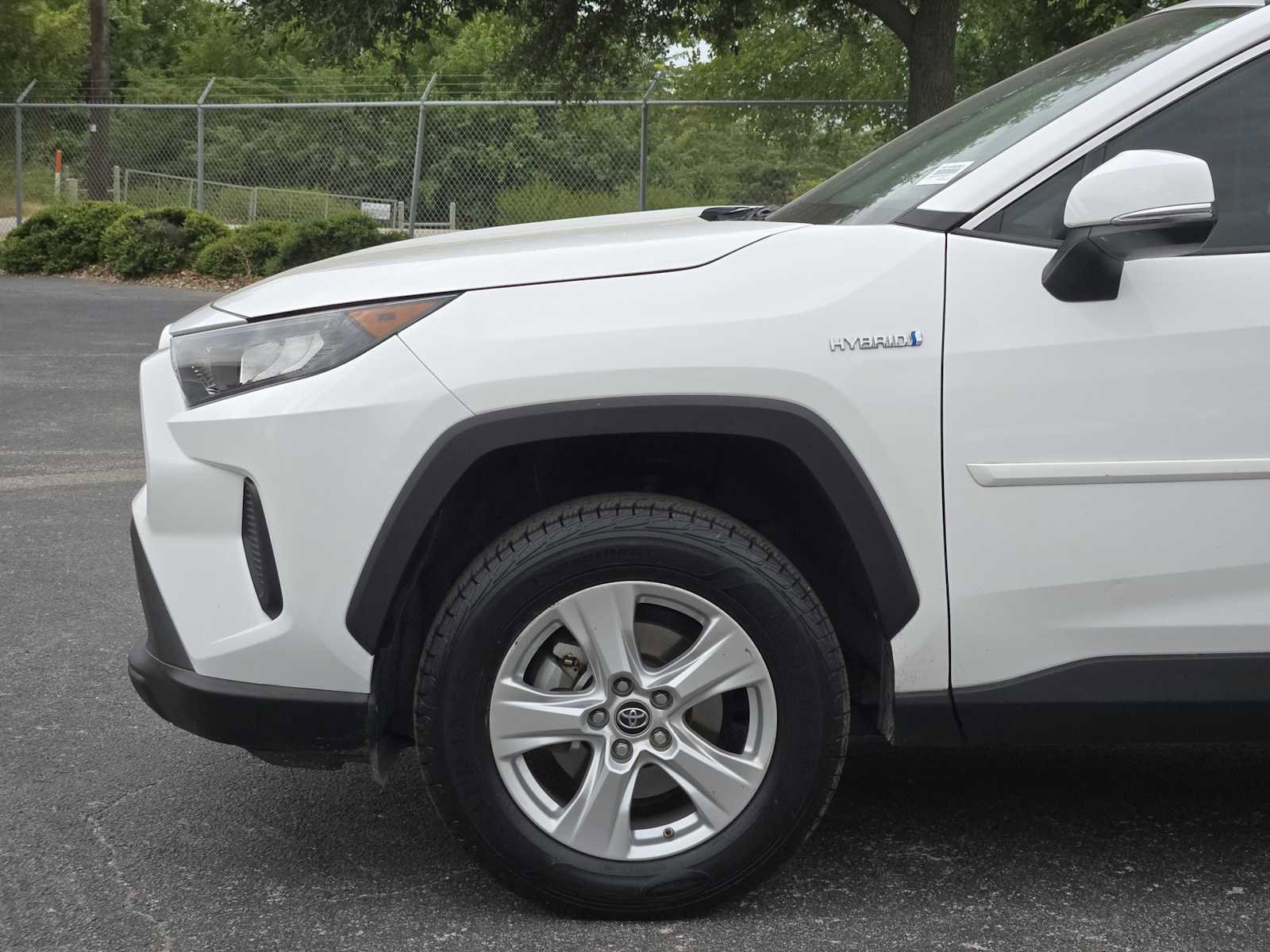 Used 2020 Toyota RAV4 LE image 8