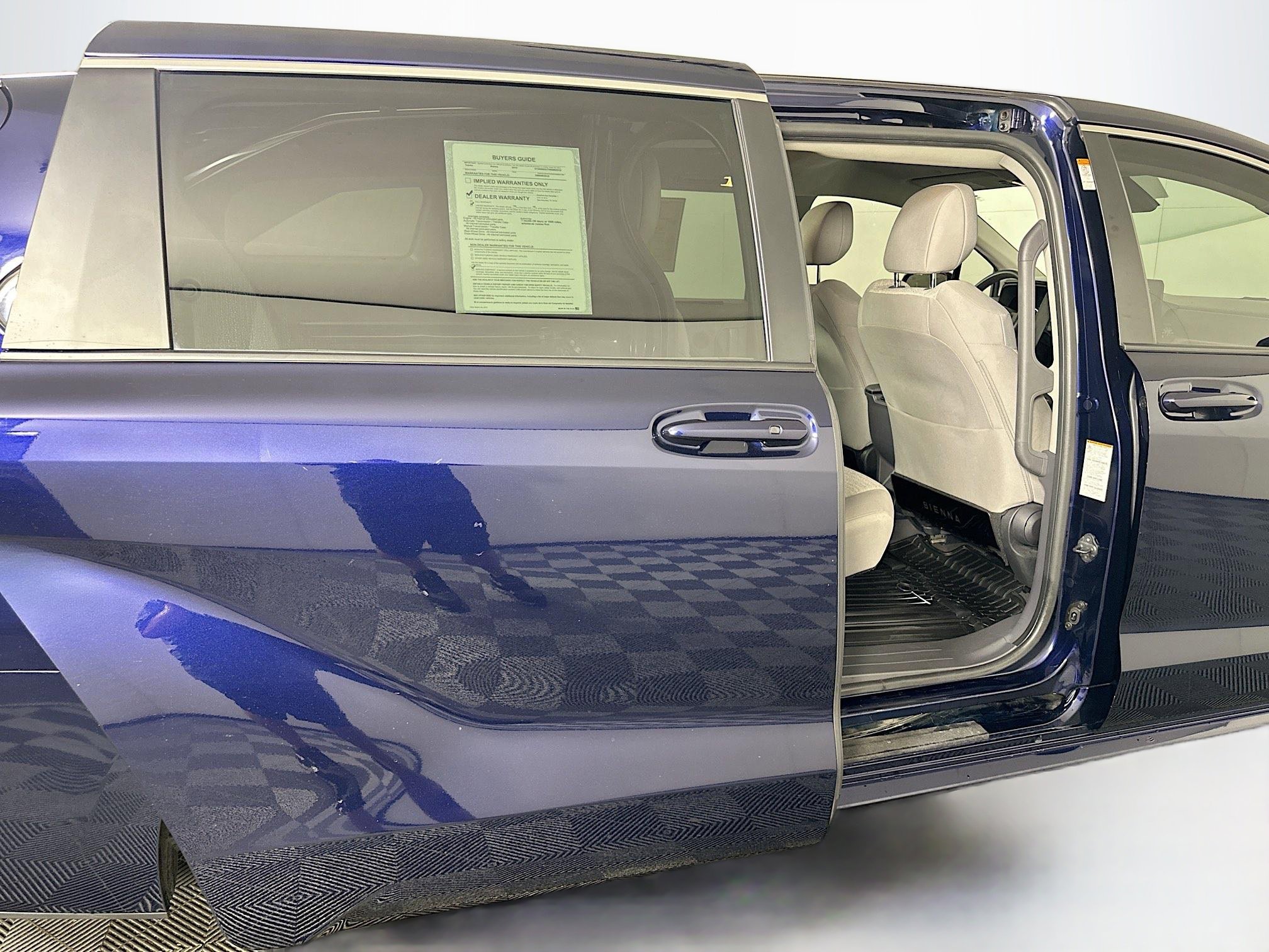 Used 2022 Toyota Sienna LE FWD image 31