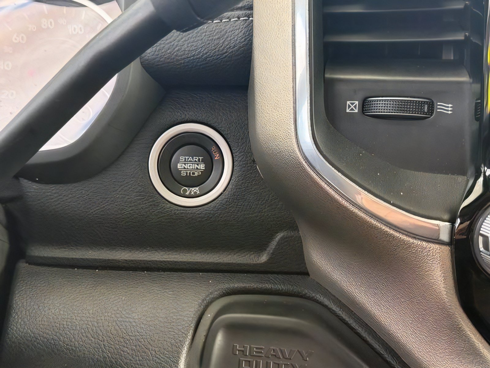 Used 2024 RAM 2500 Laramie AWD/4WD image 32