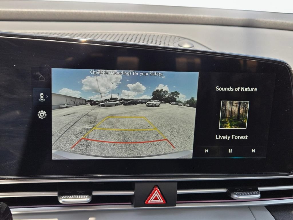 Certified 2025 Hyundai Elantra Limited FWD image 25