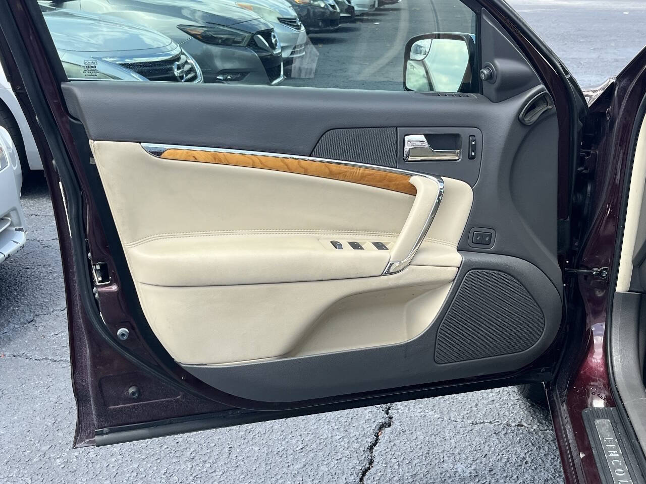 Used 2011 Lincoln MKZ FWD image 12