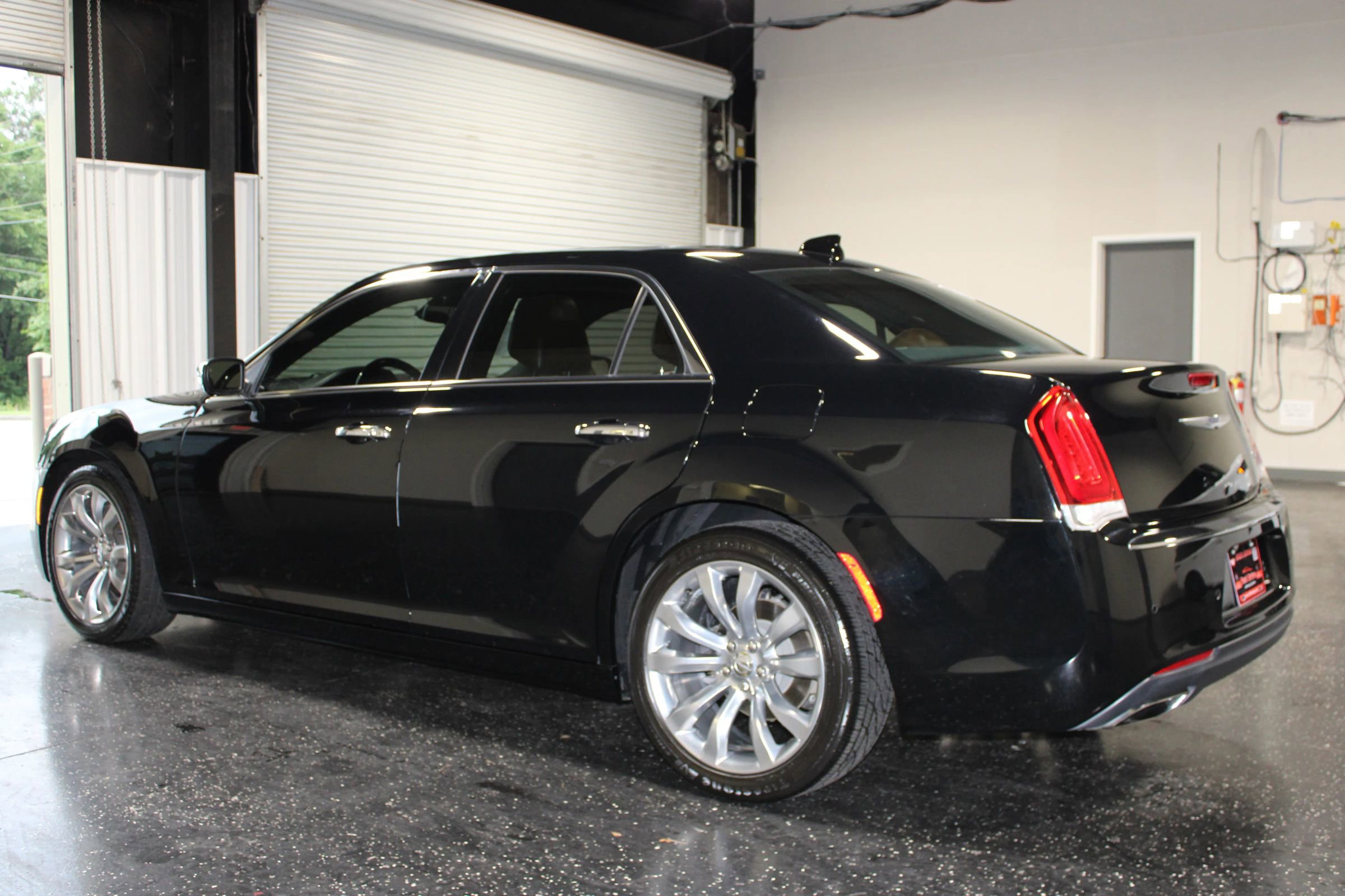 Used 2019 Chrysler 300 Limited w/ Safetytec Plus Group RWD image 7