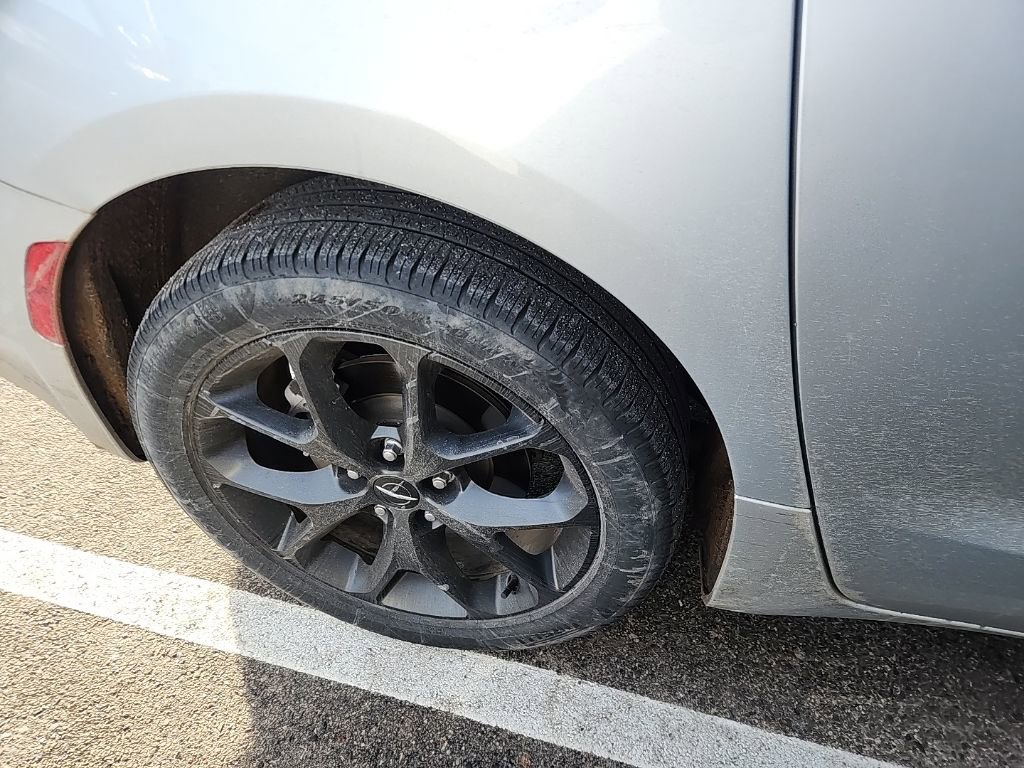 Used 2023 Chrysler Pacifica Limited w/ S Appearance Package image 4