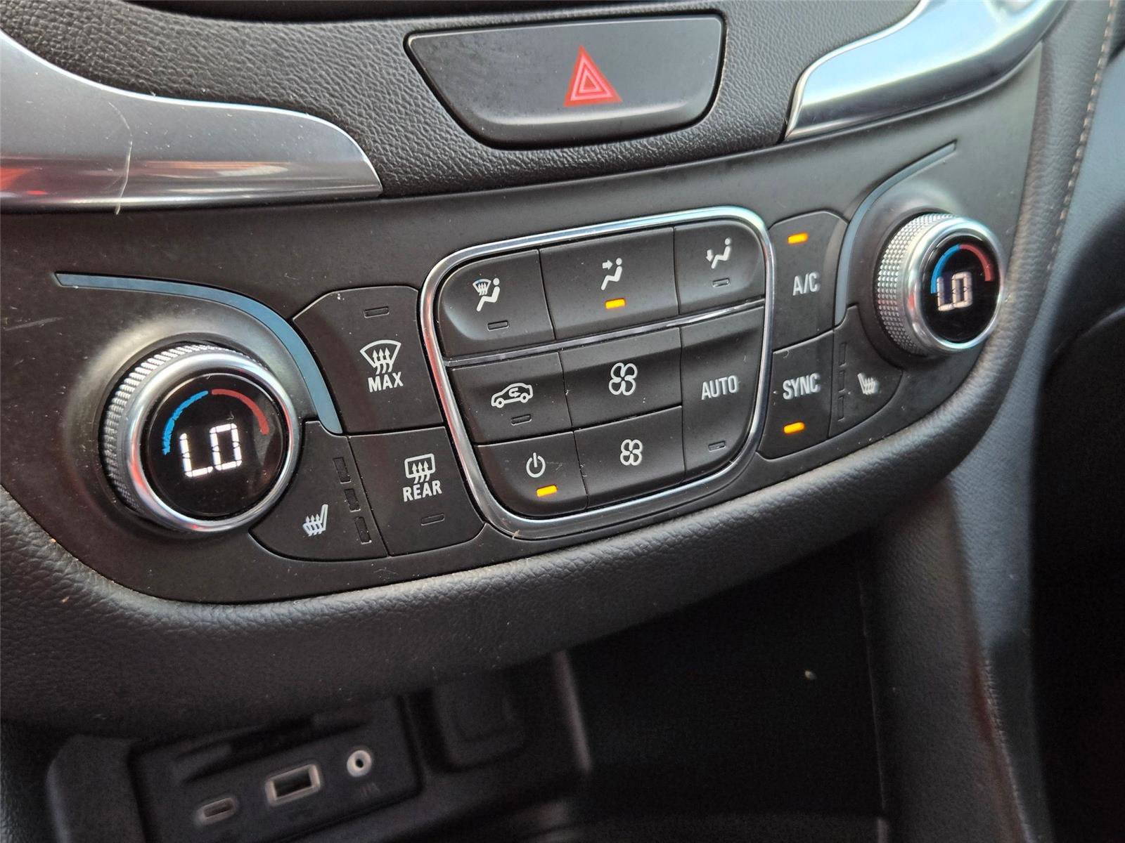 Used 2021 Chevrolet Equinox Premier w/ Redline Edition FWD image 19