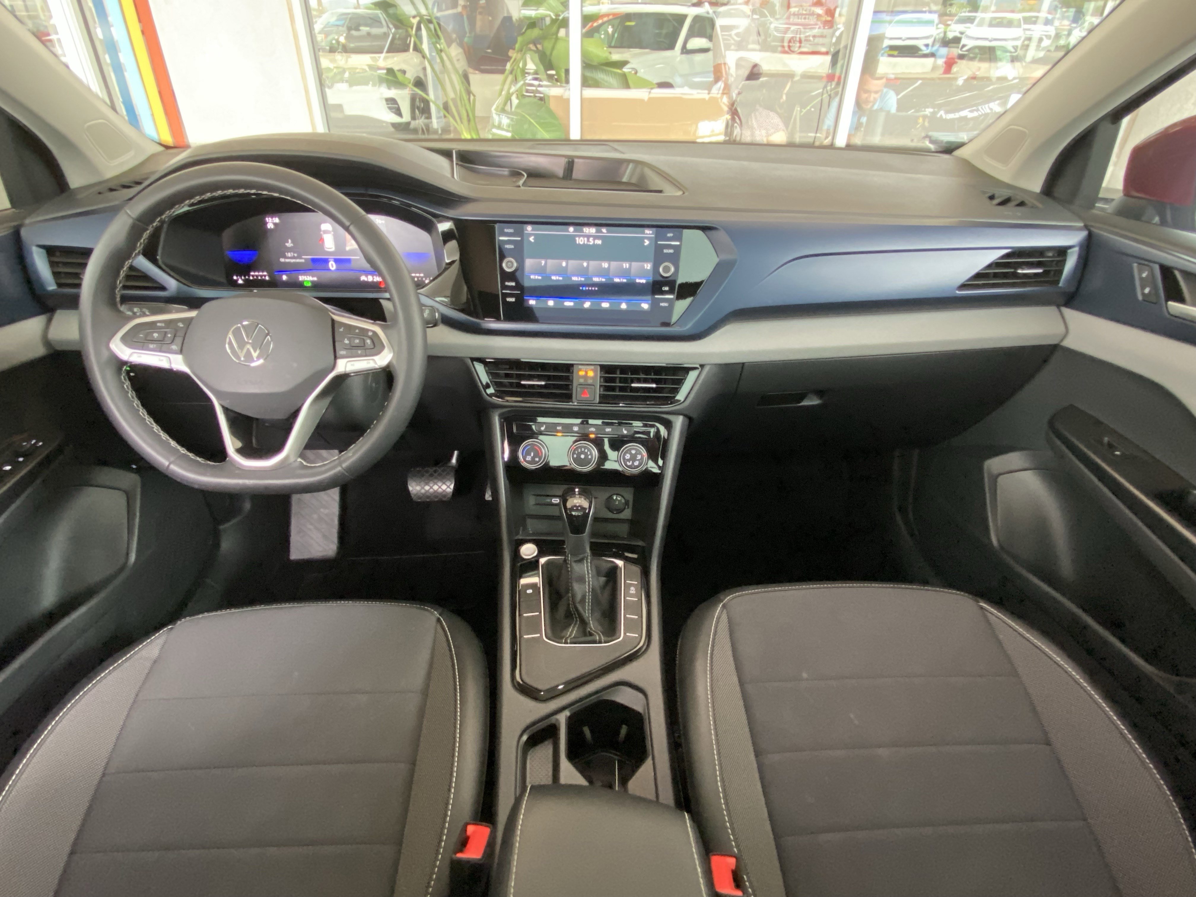 Used 2023 Volkswagen Taos SE w/ Panoramic Sunroof Package image 18