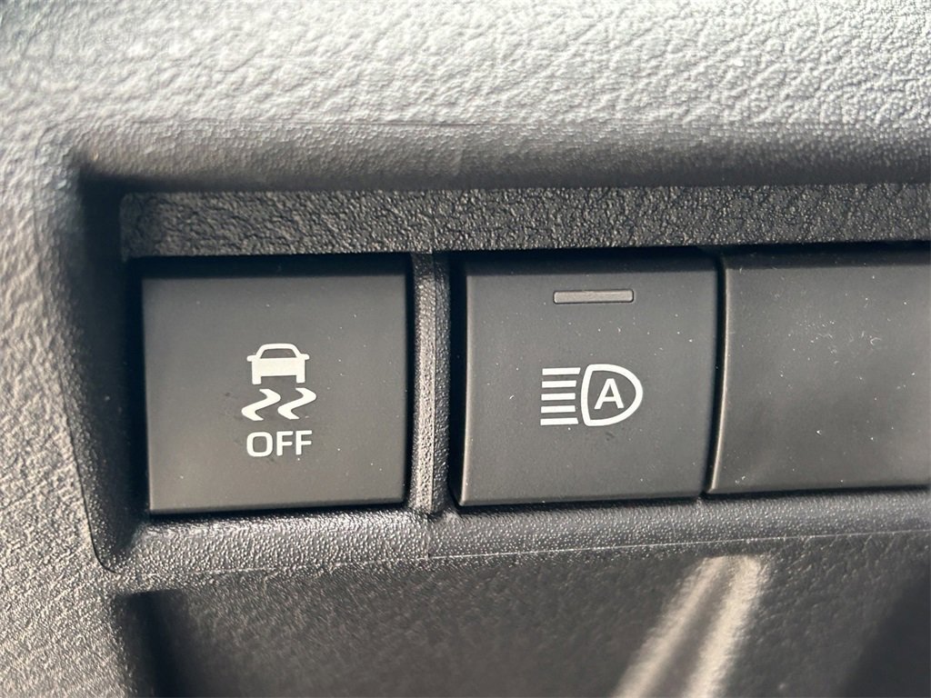 Used 2025 Toyota Sienna XSE image 30