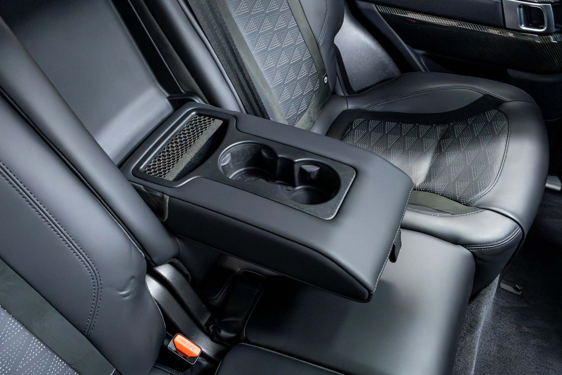 Used 2022 Land Rover Range Rover Sport SVR image 32