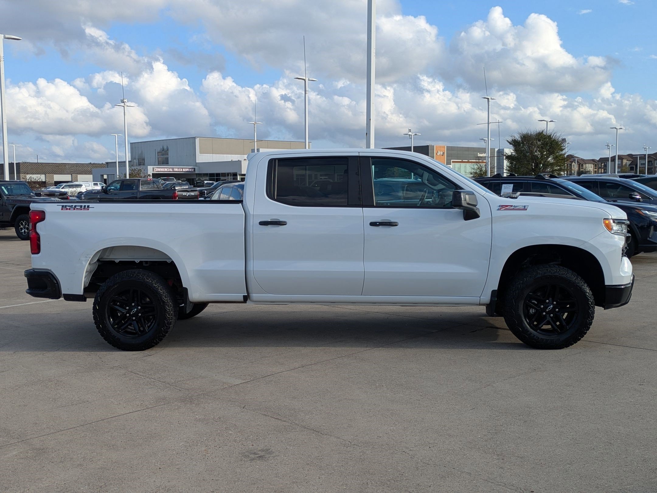 Used 2023 Chevrolet Silverado 1500 LT Trail Boss w/ Convenience Package II image 2