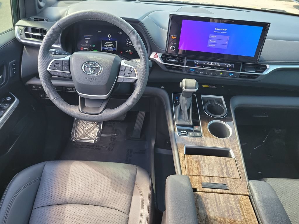 Used 2025 Toyota Sienna Platinum AWD/4WD image 26