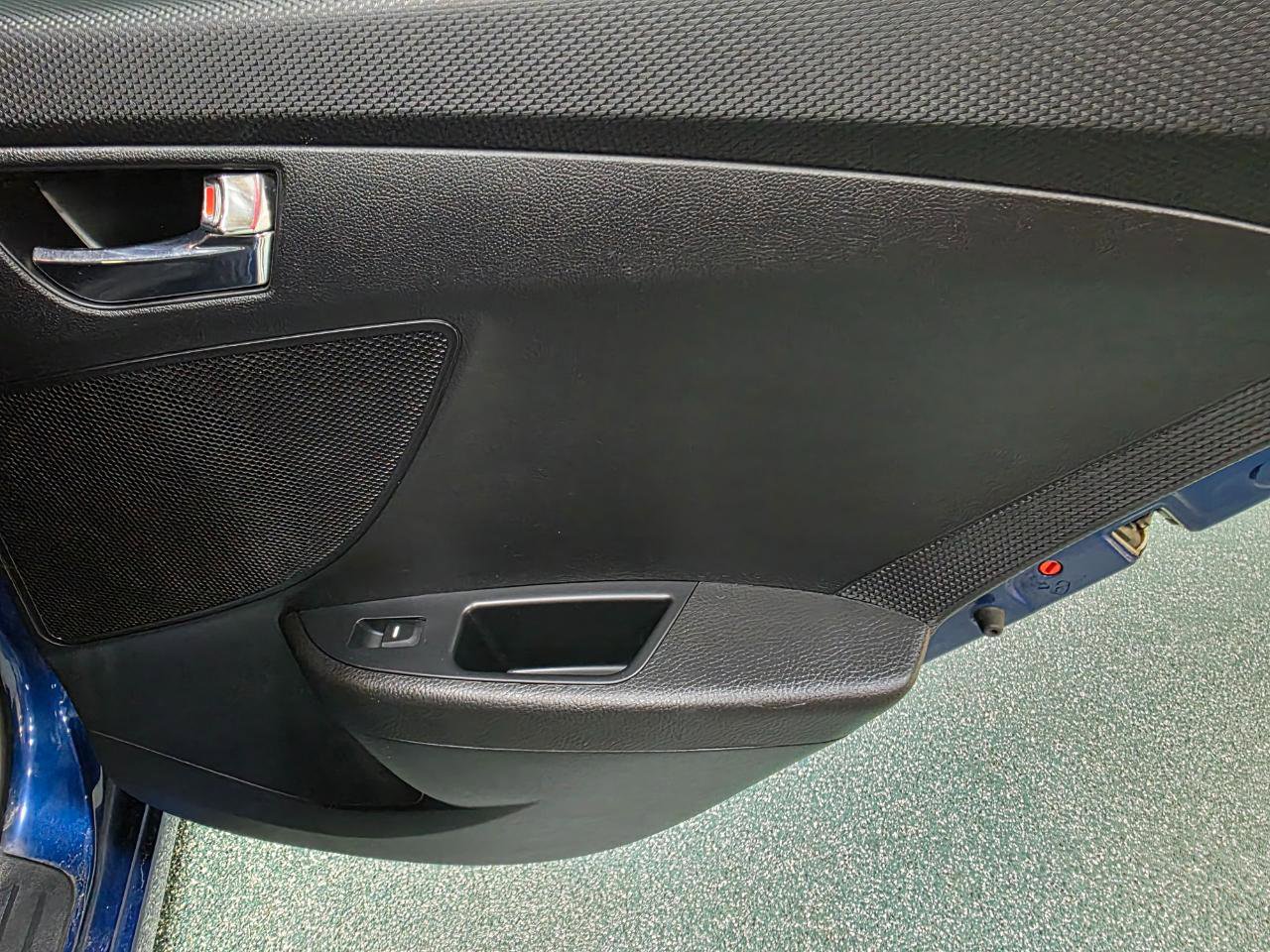 Used 2016 Hyundai Veloster FWD image 22