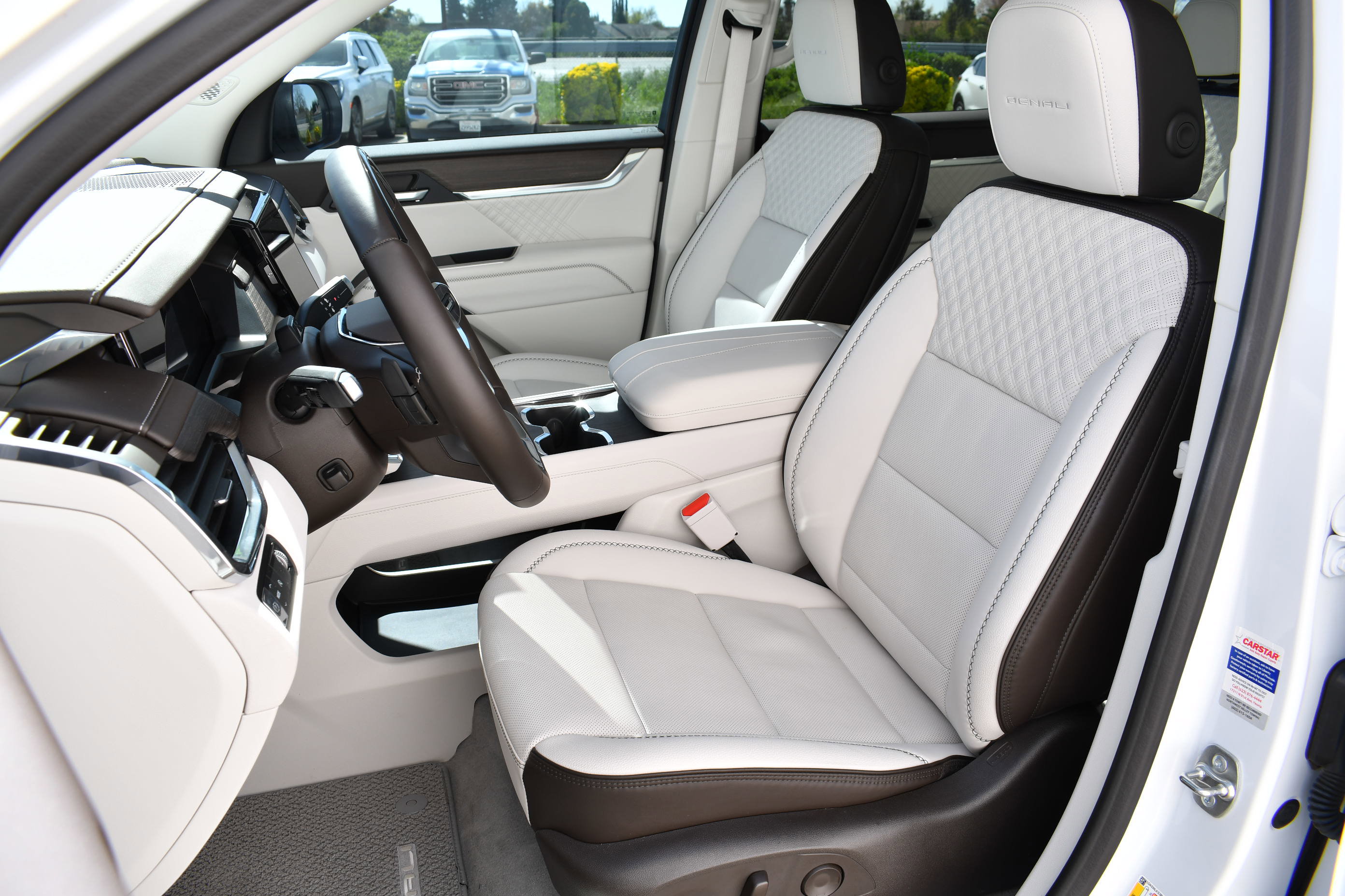 Used 2024 GMC Acadia Denali w/ Super Cruise Package image 23