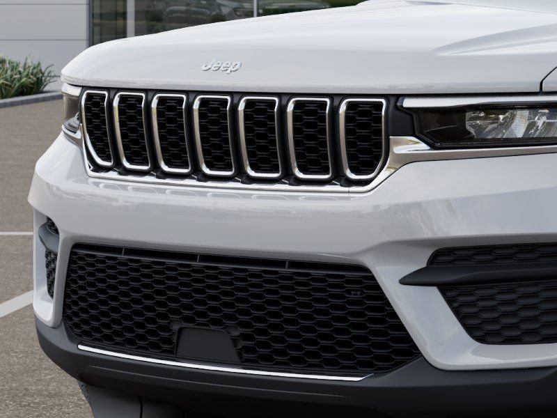 New 2026 Jeep Grand Cherokee Laredo w/ Trailer Tow Package AWD/4WD image 11