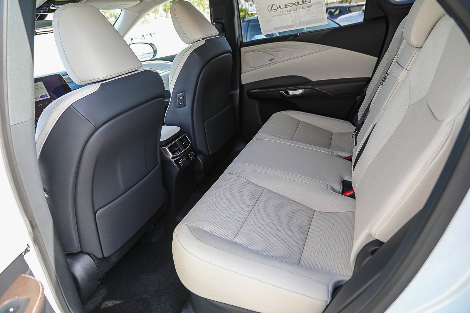 New 2026 Lexus RX 450h AWD image 18