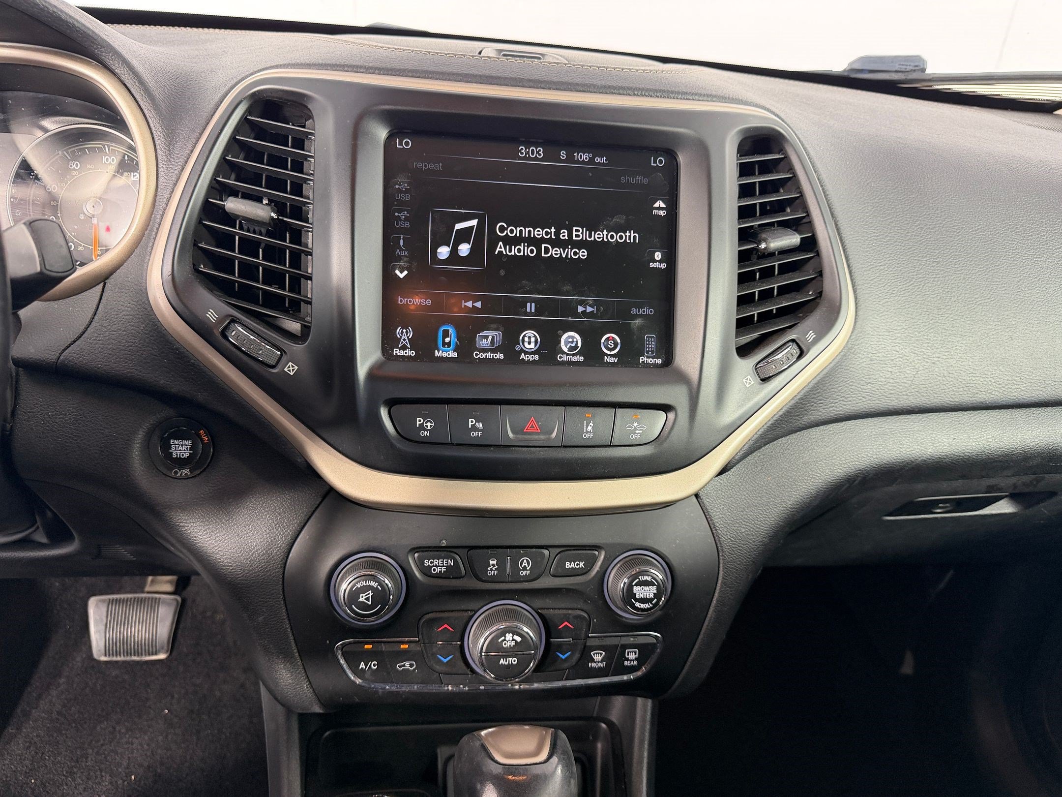 Used 2018 Jeep Cherokee Limited w/ Technology Group AWD/4WD image 24