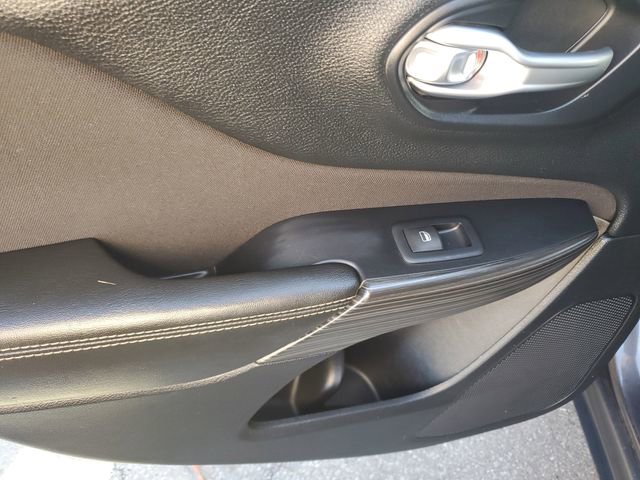 Used 2016 Jeep Cherokee Latitude w/ Cold Weather Group image 29