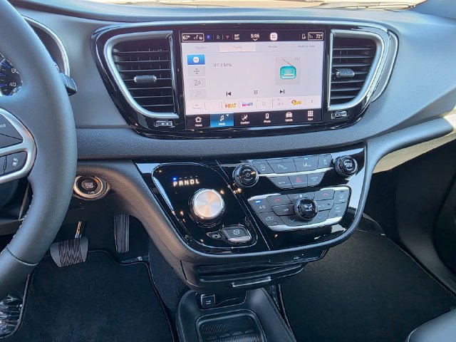 New 2027 Chrysler Pacifica LX FWD image 19
