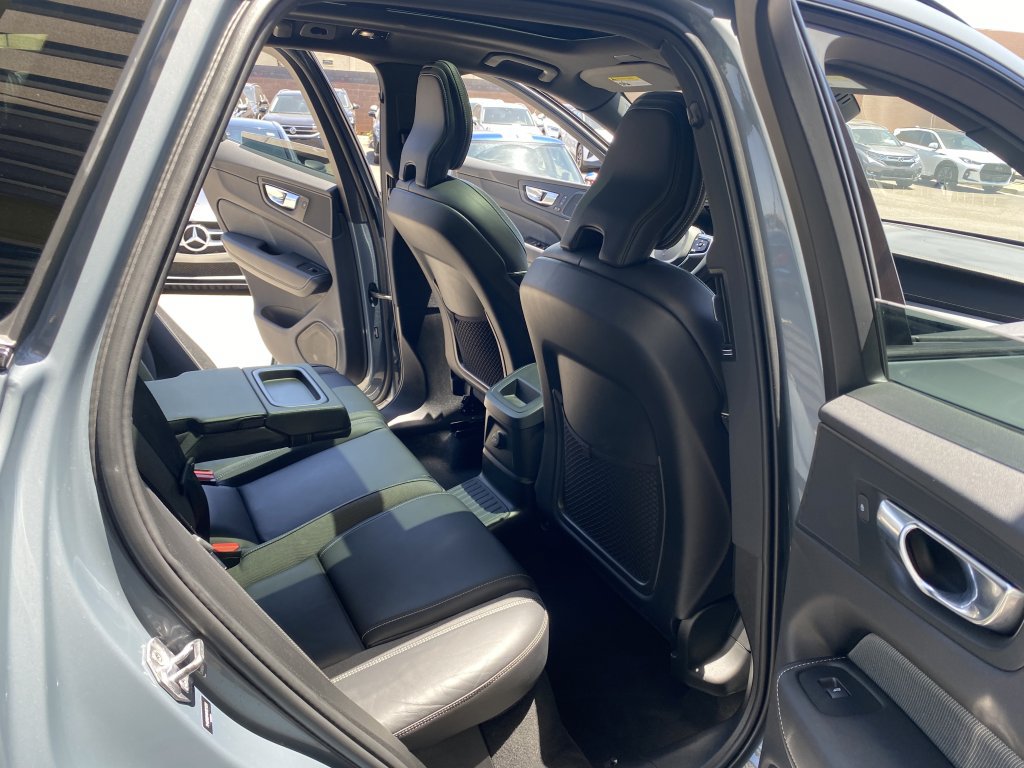 Used 2022 Volvo XC60 T8 R-Design w/ Advanced Package AWD/4WD image 19