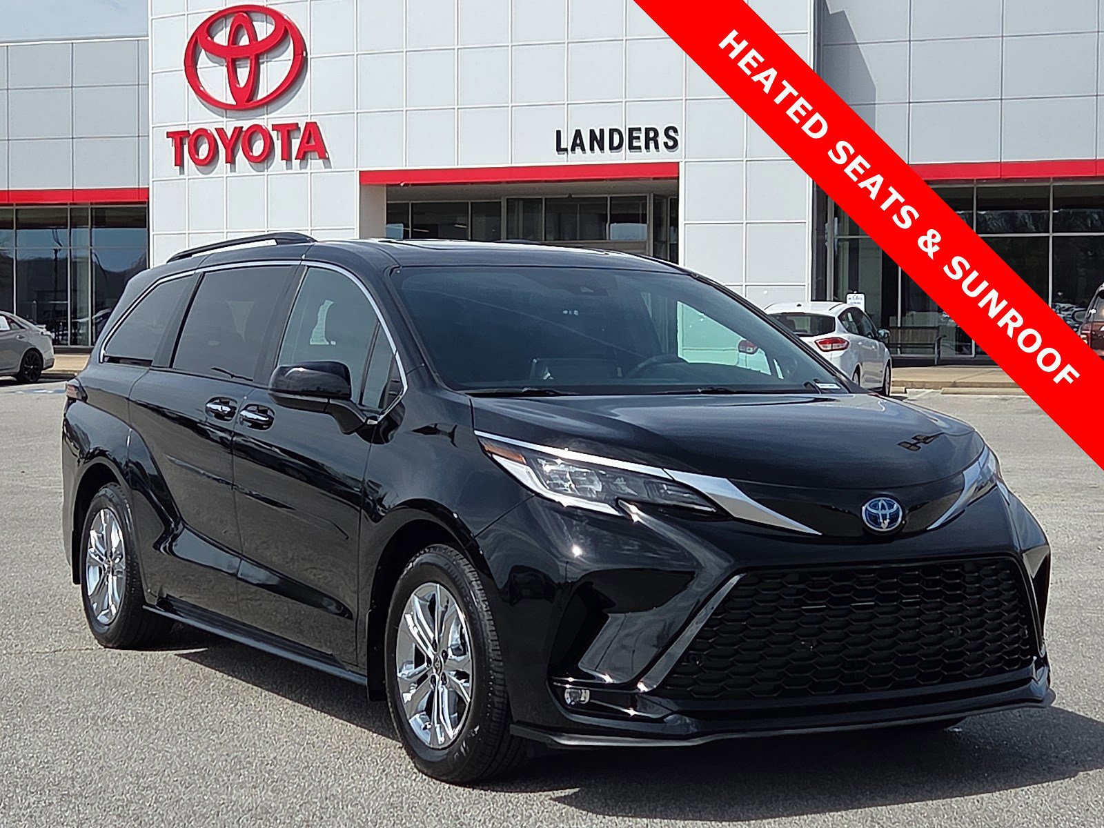 Used 2023 Toyota Sienna XSE w/ XSE Plus Package image 1