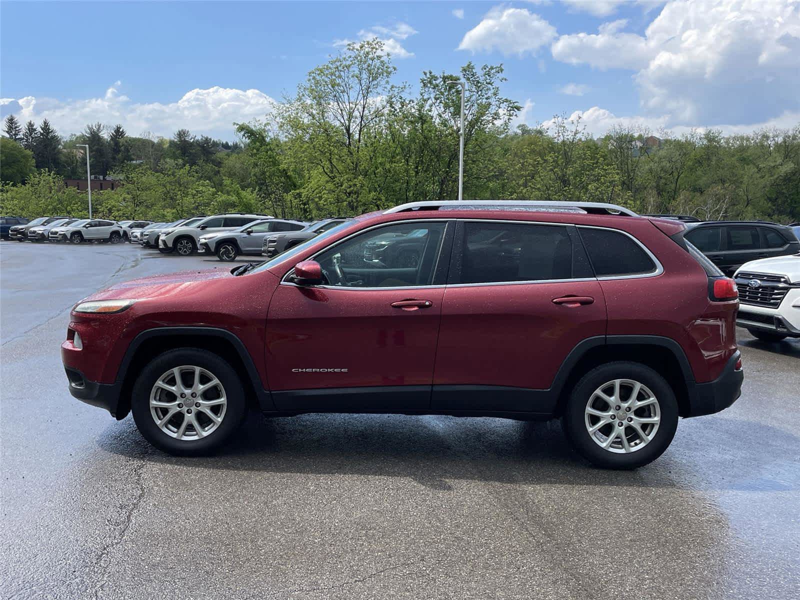 Used 2016 Jeep Cherokee Latitude w/ Comfort/Convenience Group AWD/4WD image 2