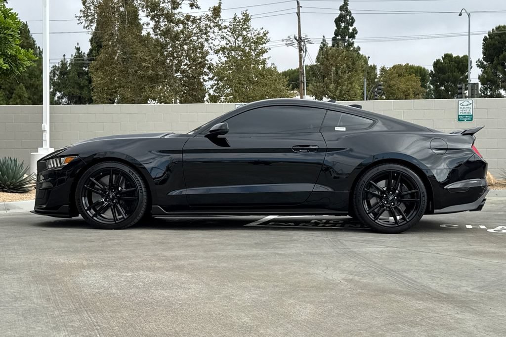 Used 2022 Ford Mustang Shelby GT500 w/ Technology Package RWD image 9