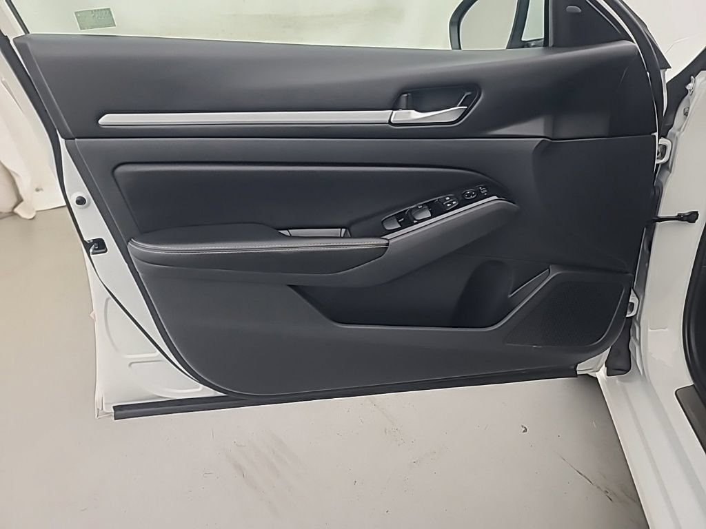 Used 2025 Nissan Altima 2.5 SL FWD image 22