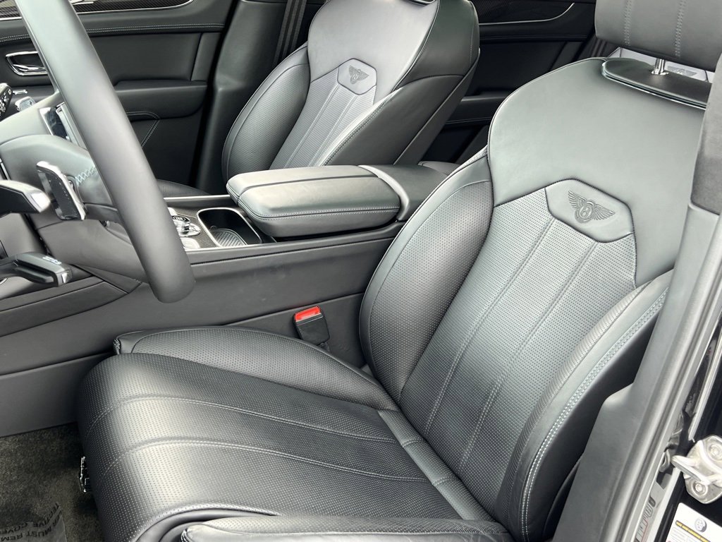 Used 2022 Bentley Bentayga V8 image 16