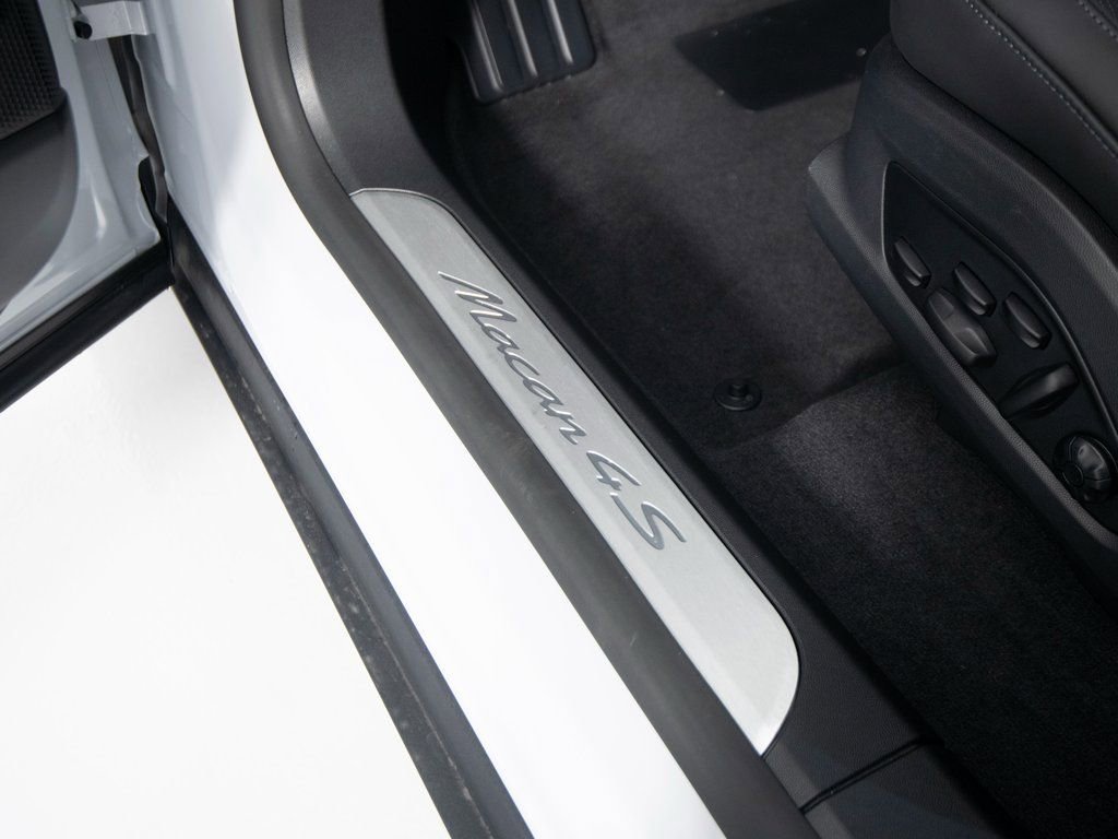 New 2026 Porsche Macan 4S Electric image 22