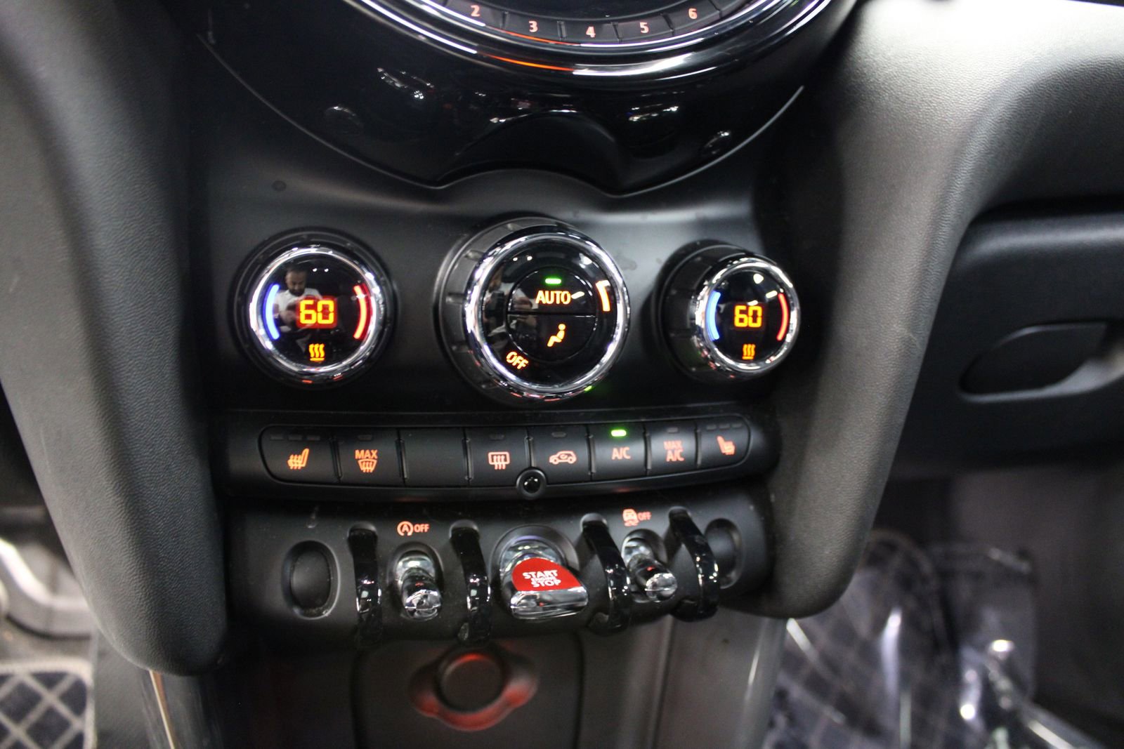 Used 2019 MINI Cooper 4-Door Hardtop image 17