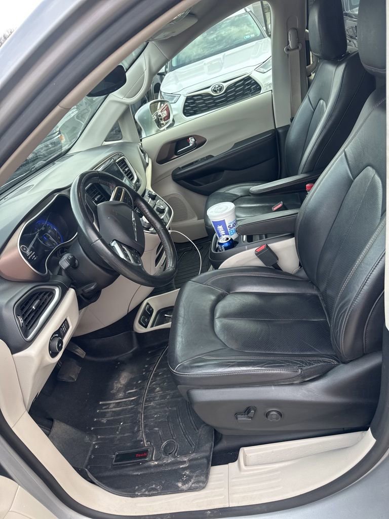 Used 2019 Chrysler Pacifica Touring-L w/ Advanced Safetytec Group image 9