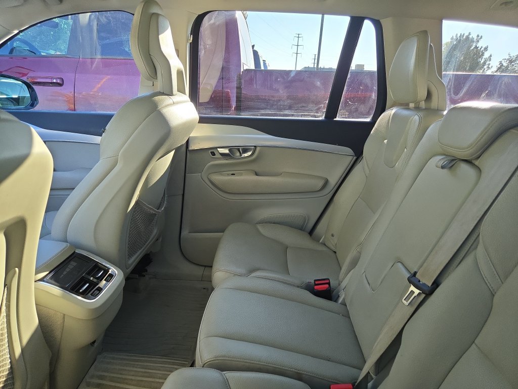Used 2016 Volvo XC90 T6 Momentum AWD/4WD image 9