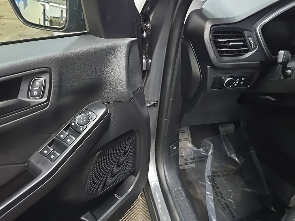 Certified 2025 Ford Escape Active AWD/4WD image 28