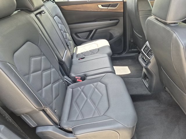 Used 2025 Volkswagen Atlas SE FWD image 30