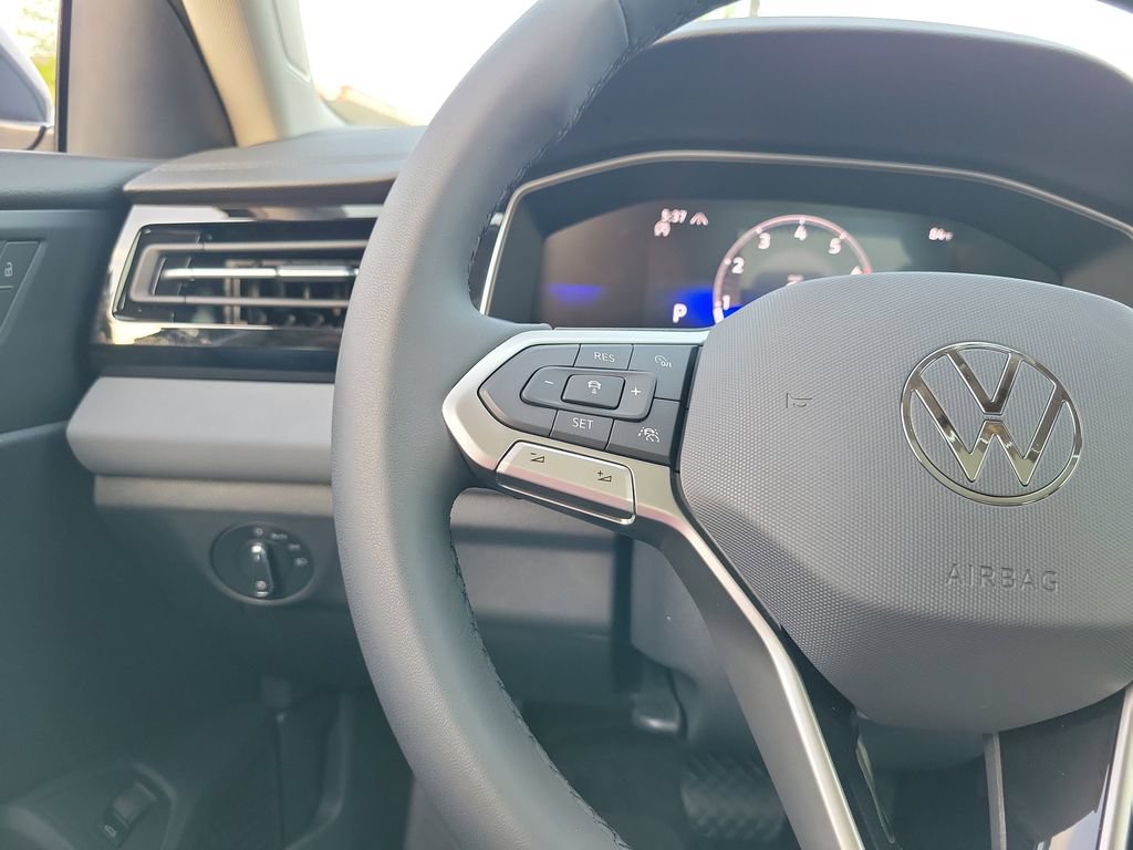 New 2026 Volkswagen Jetta SE FWD image 18